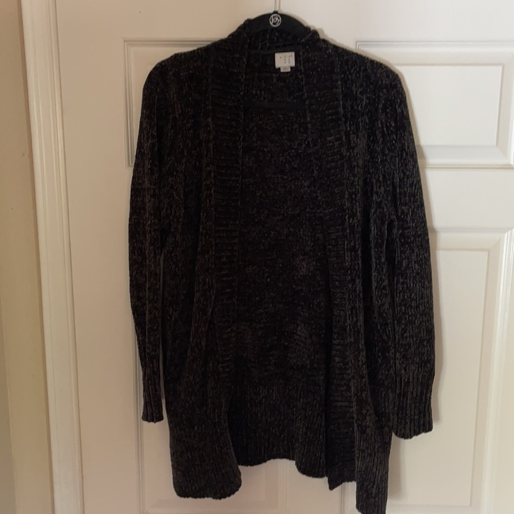 Black sweater - Picture 3 of 4